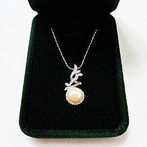 Elegant Silver Pearl Pendant Necklace in Jewelry Box NEW
